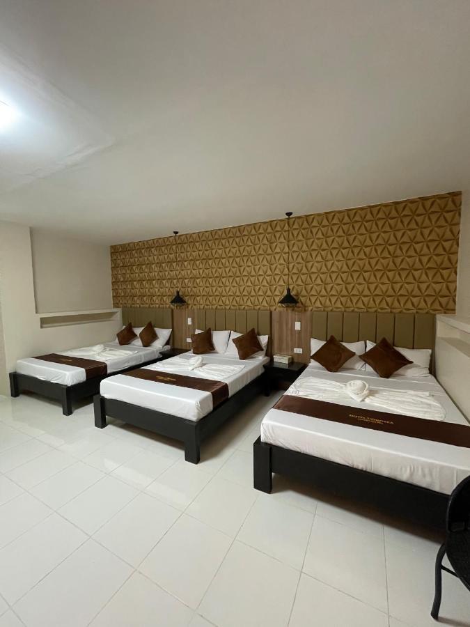 Hotel Dorotea Puerto Galera Buitenkant foto